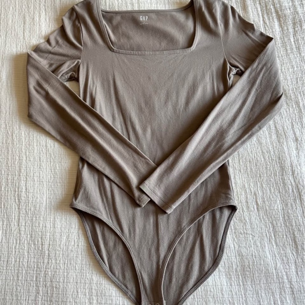 GAP Women's Taupe Long Sleeve Bodysuit